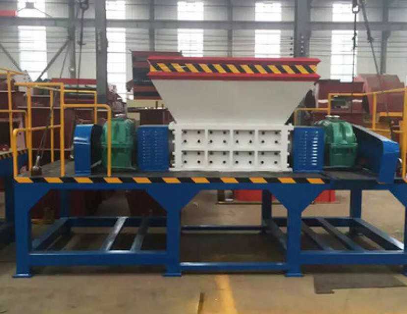 Plastic shredder for crushing plastic tire metal waste products