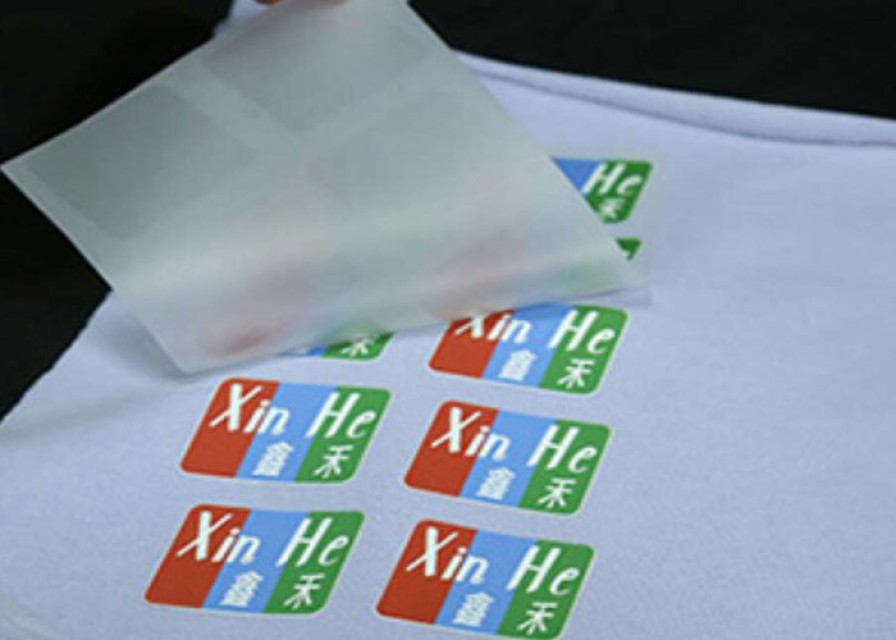Cold peel glossy heat transfer film for tagless heat transfer labels
