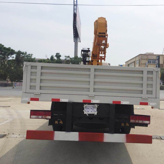 High-Strength Boom Lifting Truck Mounted Street Light Crane