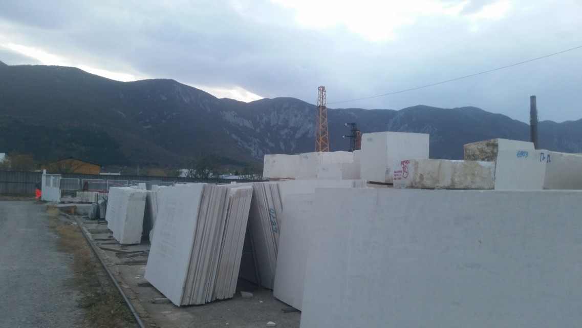 Limestone Slabs and Tiles in Beige and Nearly White