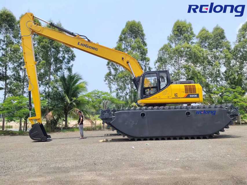 Amphibious Excavator for Swamp, Deep Water, River, and Lake Dredging