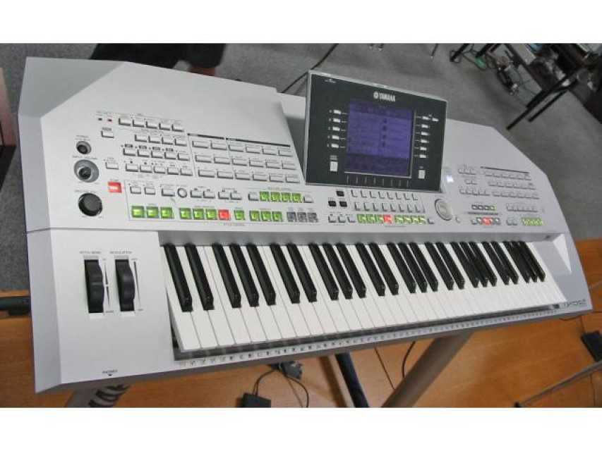 Yamaha Tyros 5 - 76 Keys Keyboard Synthesizer