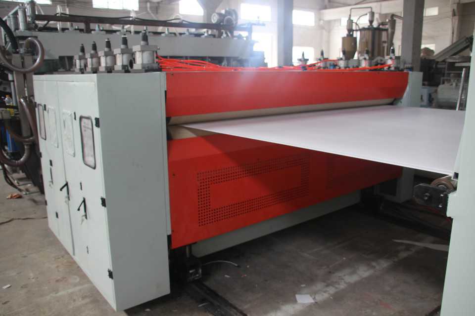 PP/PE /PC Plastic Hollow Plate/Board/Sheet Extruder