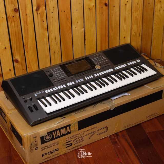 Yamaha Tyros5 76-Key Arranger Workstation Keyboard: Authentic Sounds & Effects