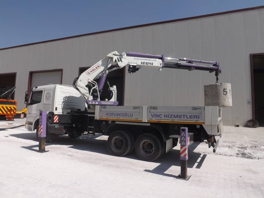 Folding Boom Cranes - Versatile Mobile Cranes for Construction & Transport