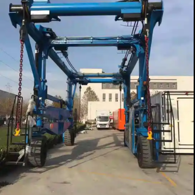 Efficient Container Handler: Huadelift Multi-functional Straddle Carrier