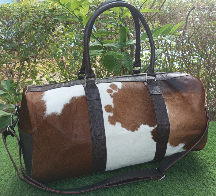 Durable Cowhide Hair-on Duffle Bag - Stylish and Spacious Travel Companion