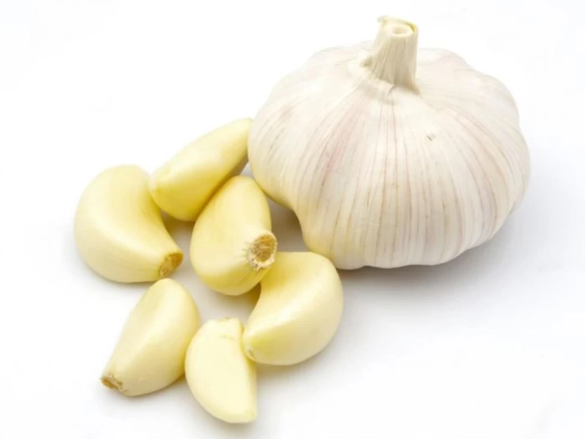 Indian Fresh Garlic - Aromatic Bulb for Culinary & Health Benefits
