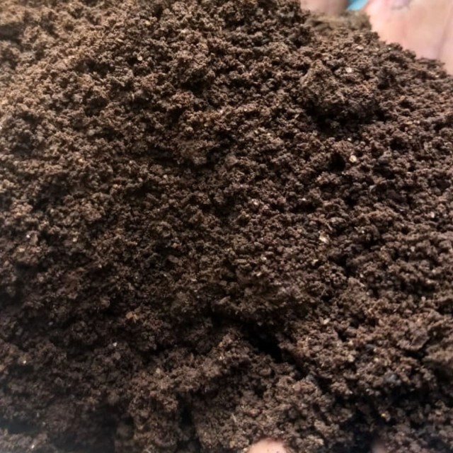 Organic Fertilizer - Nutrient-Rich Soil Amendment for Healthy Plant Growth