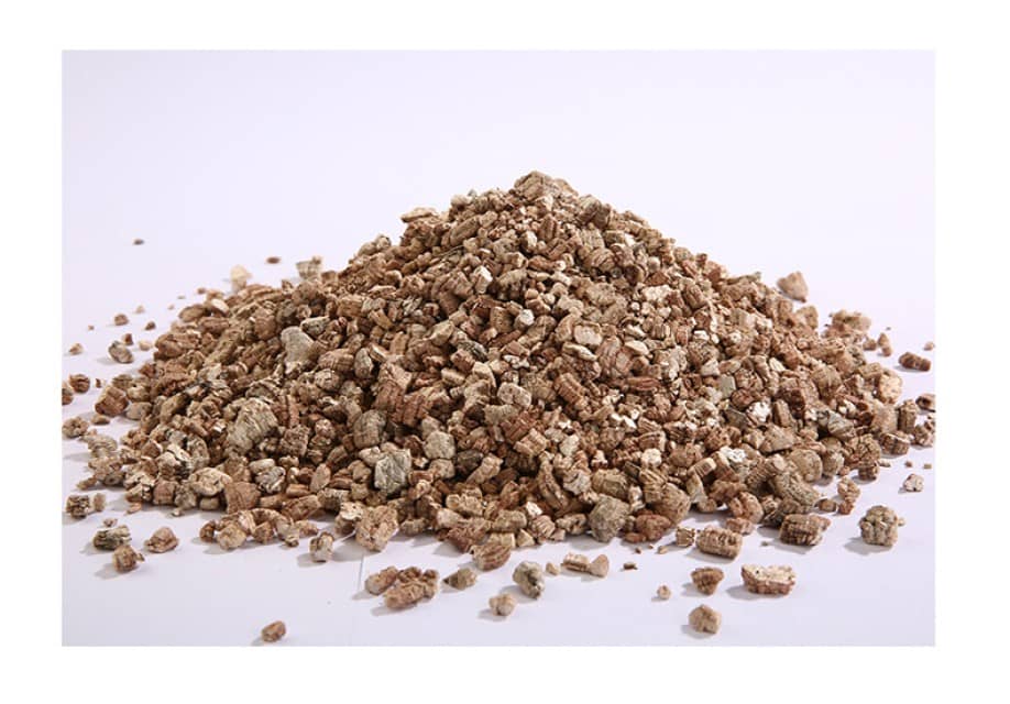 Expanded Vermiculite Model XY-EX - Thermal Insulation & Agriculture Use, 1-3mm, Red and Silver