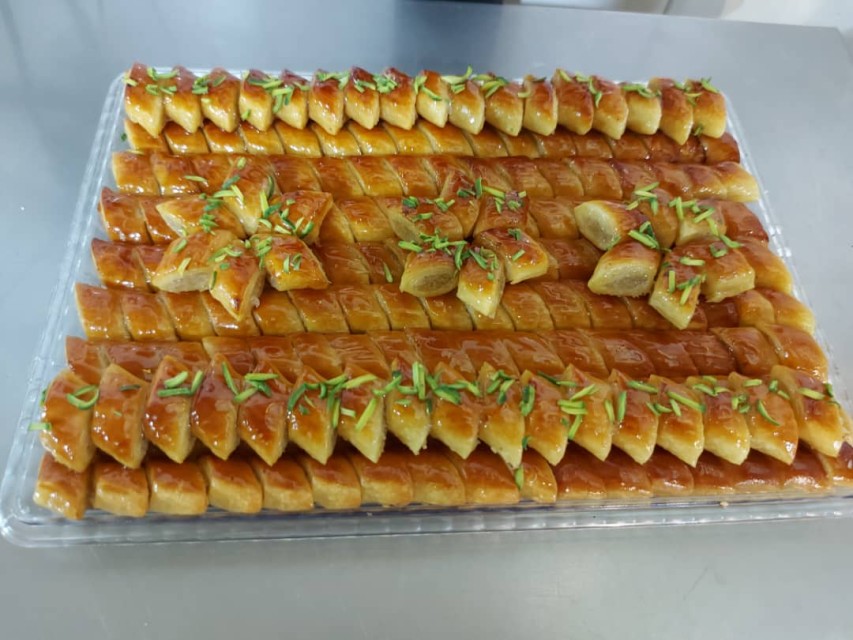 Lebanese Baklava A+ Traditional Dessert 1kg - Yellow, Red, Brown