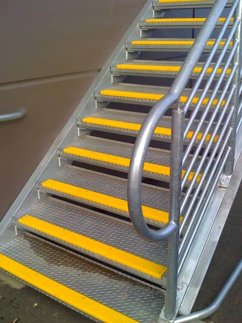 Antislip Stair Nosing - Metal-Backed Class 1: Non-Slip Safety Tread for Heavy-Duty Environments
