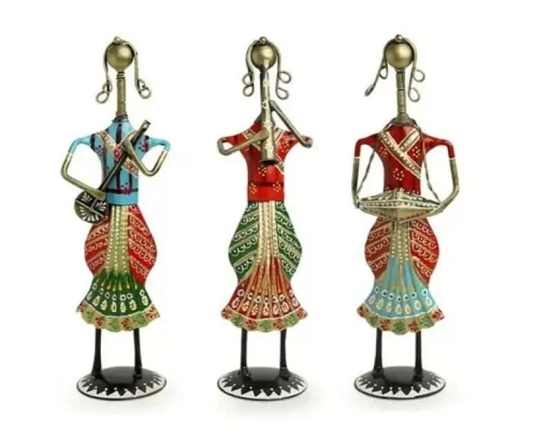 Wrought Iron Handicraft Decor: Intricate Handmade Dolls for Home & Office