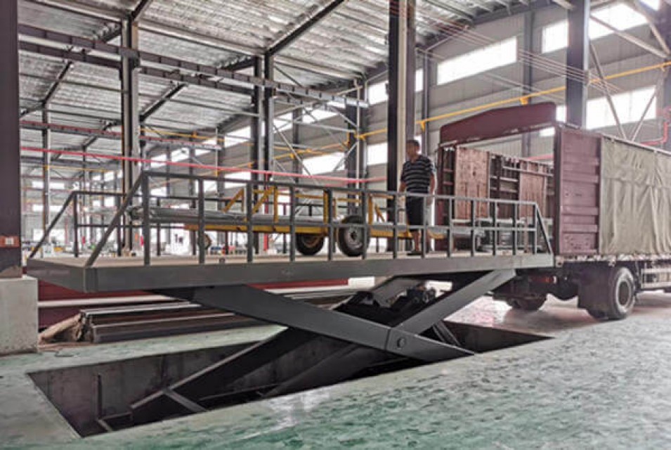 FORK FOCUS Dock Ramp - Efficient Connection for Warehouse and Transport