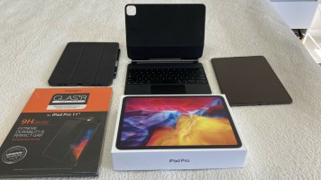 Apple iPad Pro (2020) 2nd Gen 128GB 11 in- Magic Keyboard & Pencil