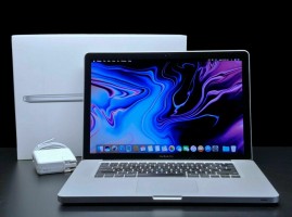 Apple MacBook Pro 15 inch Laptop / QUAD CORE i7