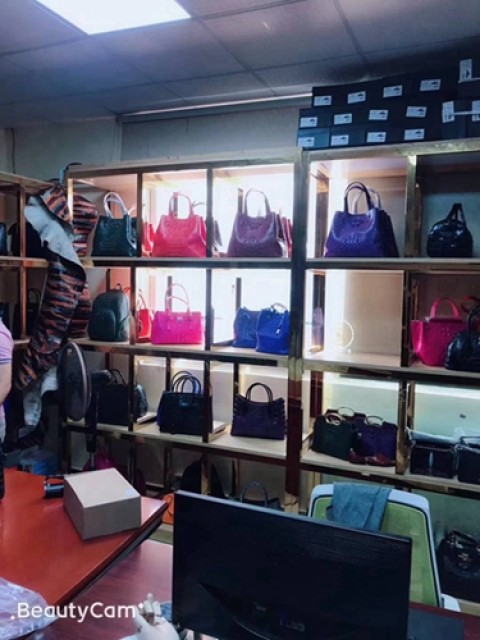 Guangzhou Monisa Clothing & Handbag Trading Co. Ltd