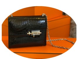 Chain Latch Bag Crocodile Pattern Leather Women's Bag
